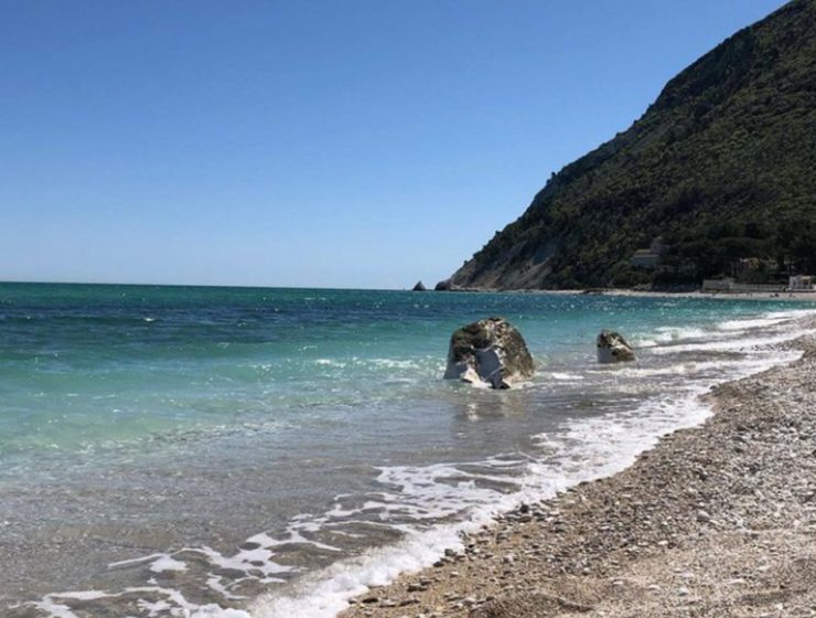 Portonovo: Scopri l'Incantevole Scenario