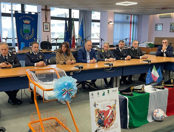 Le Forze dell'Ordine Donano le Cullette