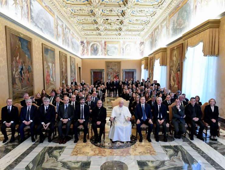 Il Papa Francesco Celebra Vino