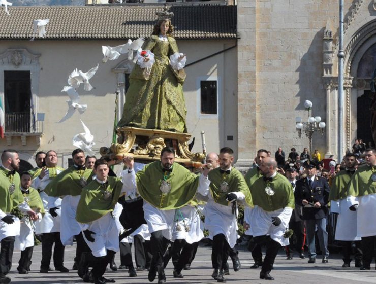 La Madonna che scappa in Piazza