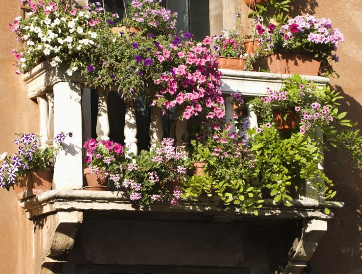 Un balcone fiorito da sogno