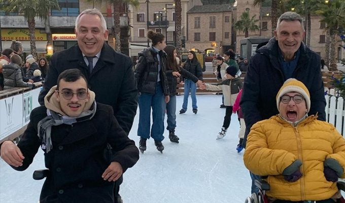 La pista di pattinaggio di Piazza della Rinascita