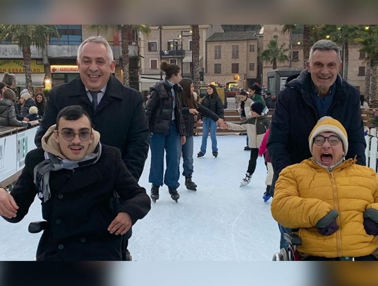 La pista di pattinaggio di Piazza della Rinascita