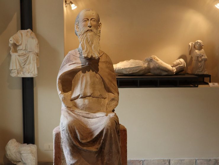 Tradizioni che Uniscono Sacro e Profano