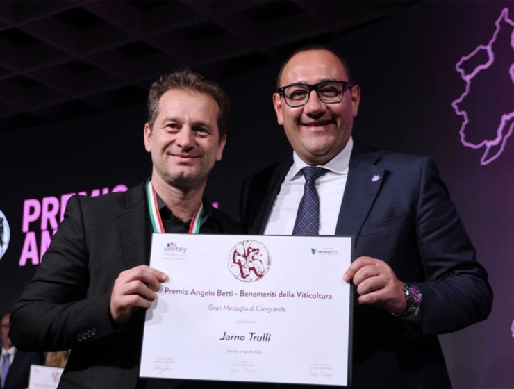 Jarno Trulli riceve il Premio "Angelo Betti" al Vinitaly