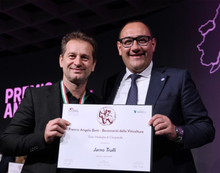 Jarno Trulli riceve il Premio "Angelo Betti" al Vinitaly