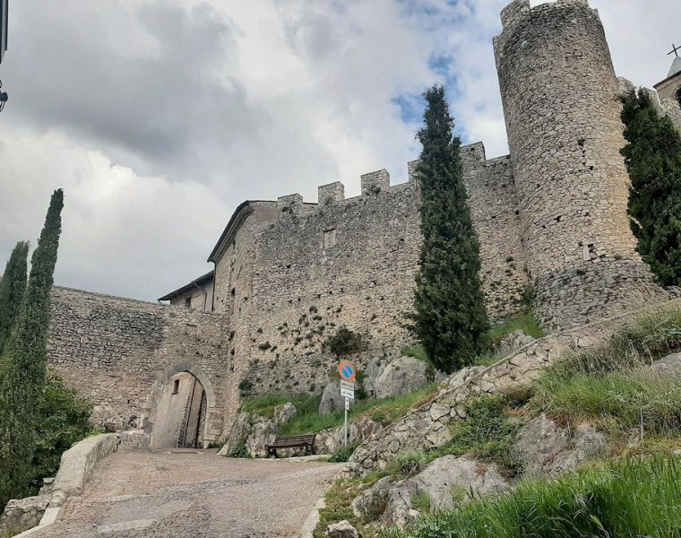 Castello di Pereto Abruzzo