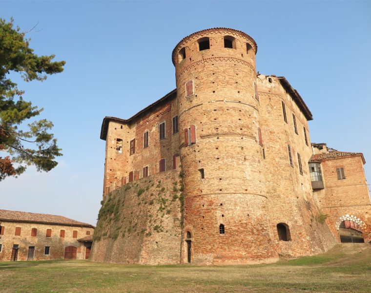 Castel Camponeschi borgo fortificato