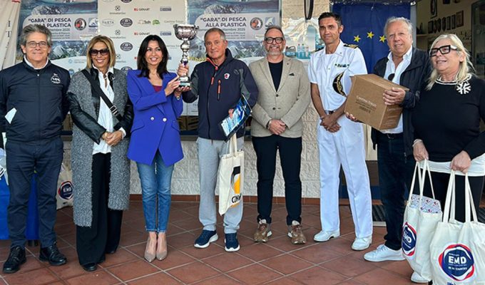 Gara di pesca alla plastica a Pescara