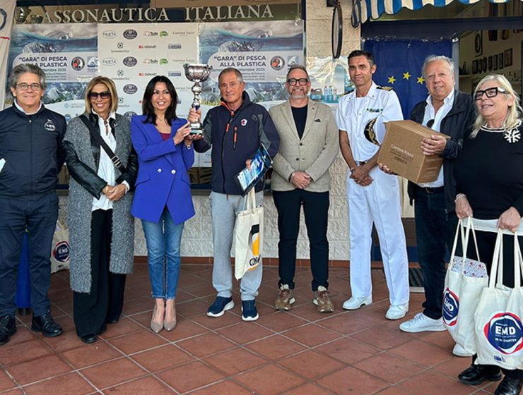Gara di pesca alla plastica a Pescara