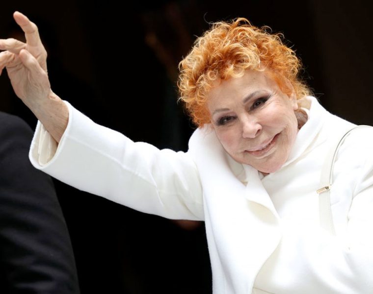 Addio a Ornella Vanoni, icona della musica italiana e voce unica.