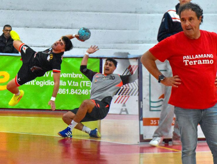 Lions Teramo a Imola: azione di gioco durante la sfida verso il Romagna in Serie A Silver