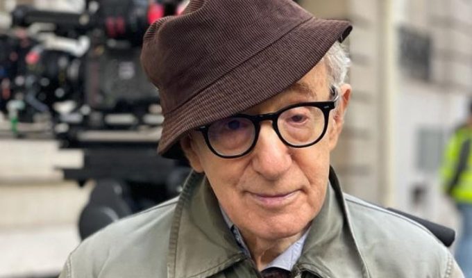 Woody Allen compie 90