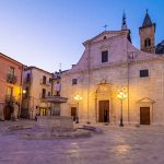 Pacentro, borgo medievale abruzzese dominato dal castello e dai vicoli in pietra