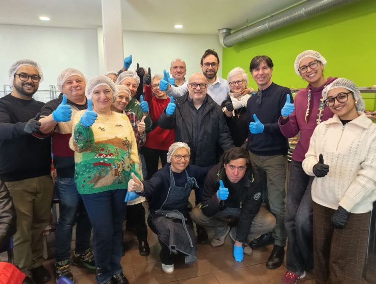 Pignoli mensa Caritas Natale