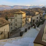 Abbateggio, borgo ai piedi della Majella legato alla tradizione del farro e al Premio Majella