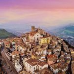 Casoli, borgo storico abruzzese con impianto compatto e vista sul territorio collinare