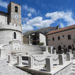 Opi, borgo montano con architetture in pietra e forte identità spirituale