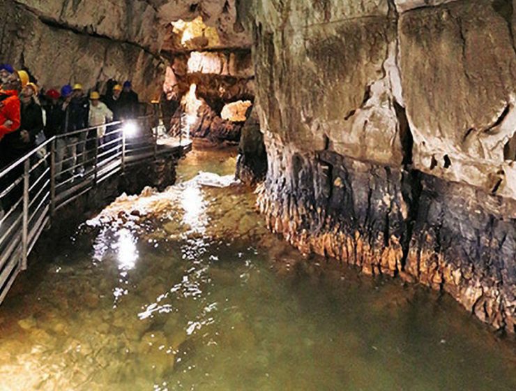 visitatori delle Grotte di Stiffe