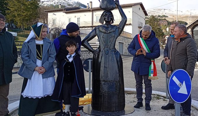la donna in ferro battuto