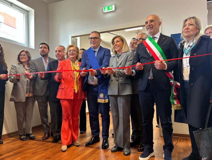 Inaugurazione Aula Magna De Cecco con il taglio del nastro all’Istituto Alberghiero di Pescara