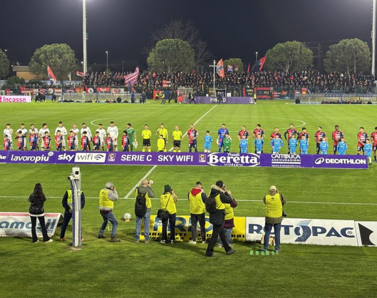 Pareggio Pineto Samb playoff squadre in campo