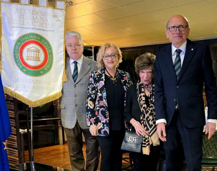 Delegazioni dell’Accademia Italiana della Cucina durante la conviviale per celebrare la cucina italiana patrimonio UNESCO a Pescara