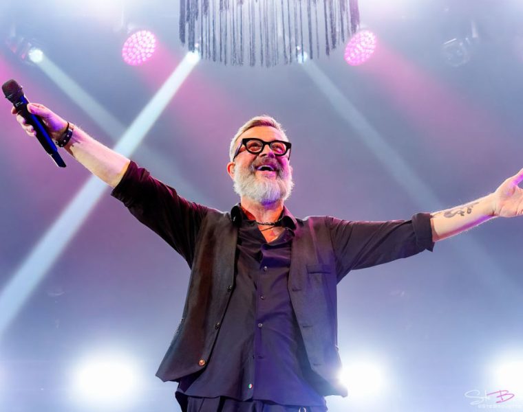 Marco Masini Live 2026 concerto tour estivo cantante italiano sul palco