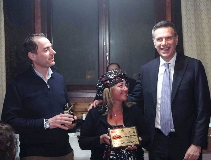 vincitrice Arrosticini in Tour Pescara premiazione ristorante 21 posti