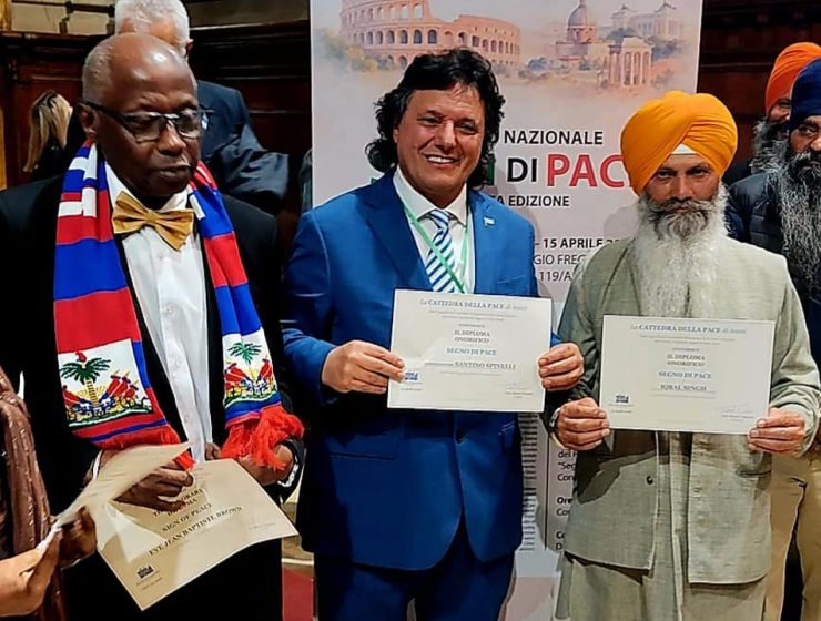 Santino Spinelli riceve il diploma Segno di Pace a Roma