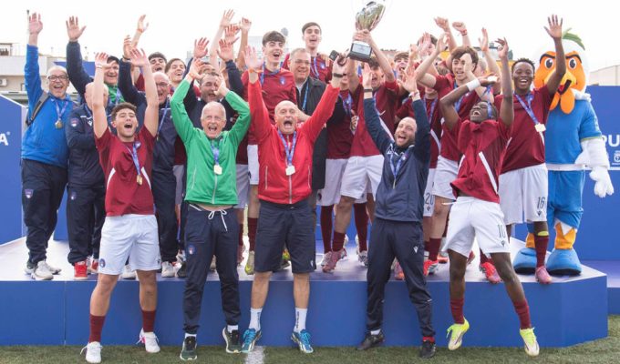 Abruzzo Under 17 campione festeggia la vittoria del Torneo delle Regioni