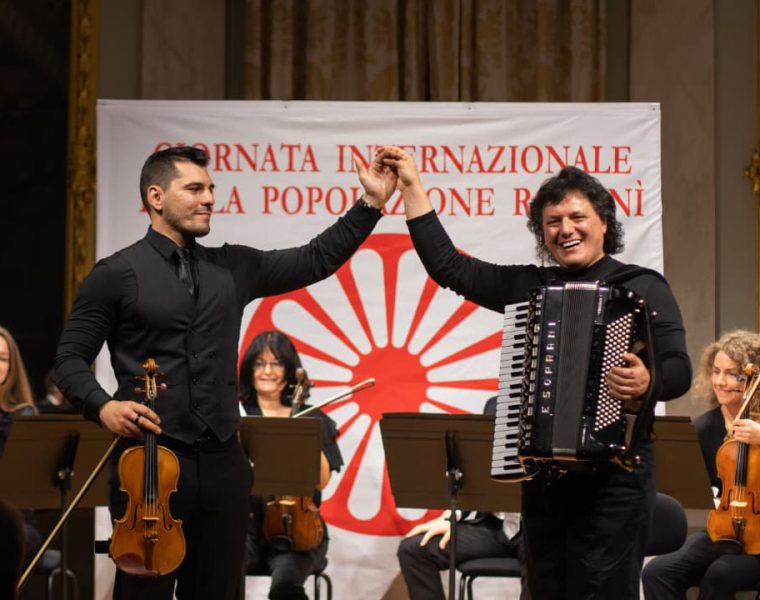 Concerto romanì alla Fenice di Venezia con Gennaro e Santino Spinelli sul palco