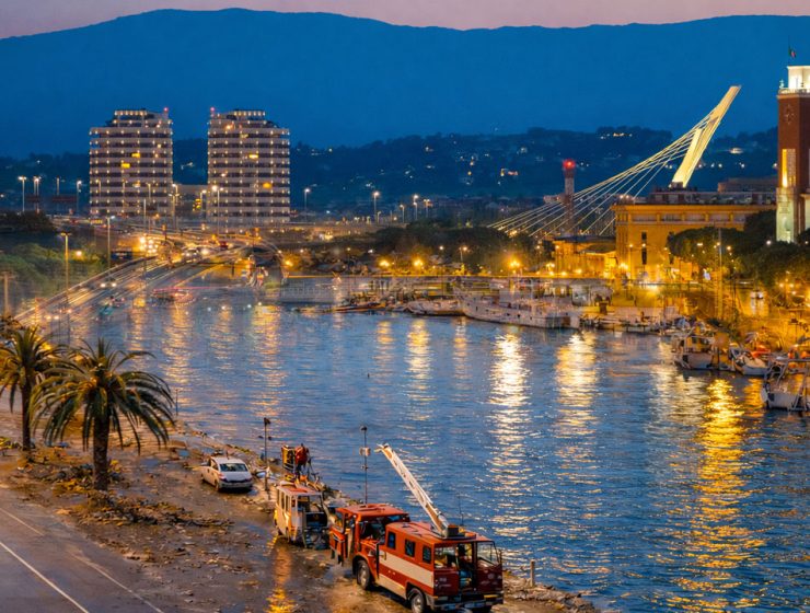 fine emergenza maltempo Pescara con vista sul Ponte del Mare e città illuminata dopo la pioggia