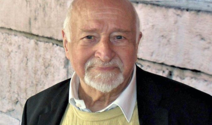 Mario Fratti ritratto a New York, drammaturgo aquilano protagonista del teatro internazionale