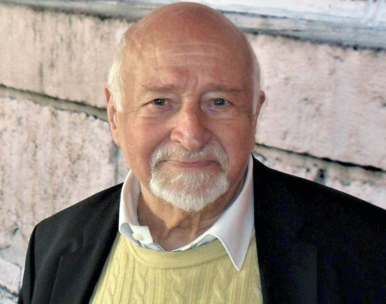 Mario Fratti ritratto a New York, drammaturgo aquilano protagonista del teatro internazionale