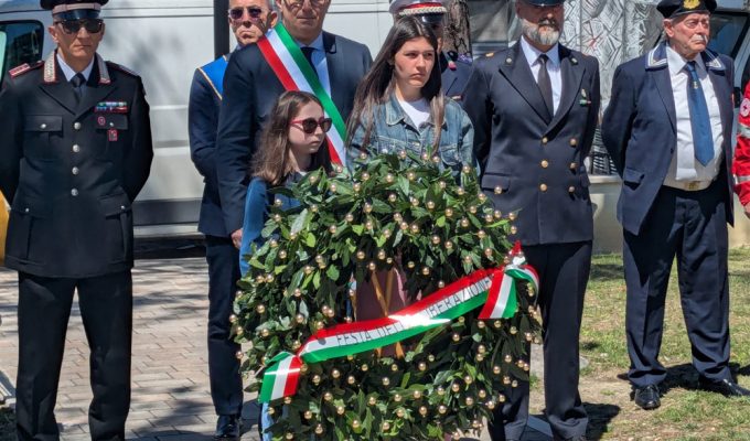 Montesilvano celebra 25 Aprile con deposizione corona al Monumento ai Caduti