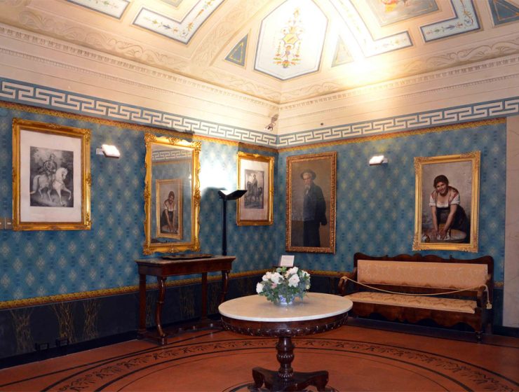 Museo di Pescara interno sala storica con opere e arredi durante le festività