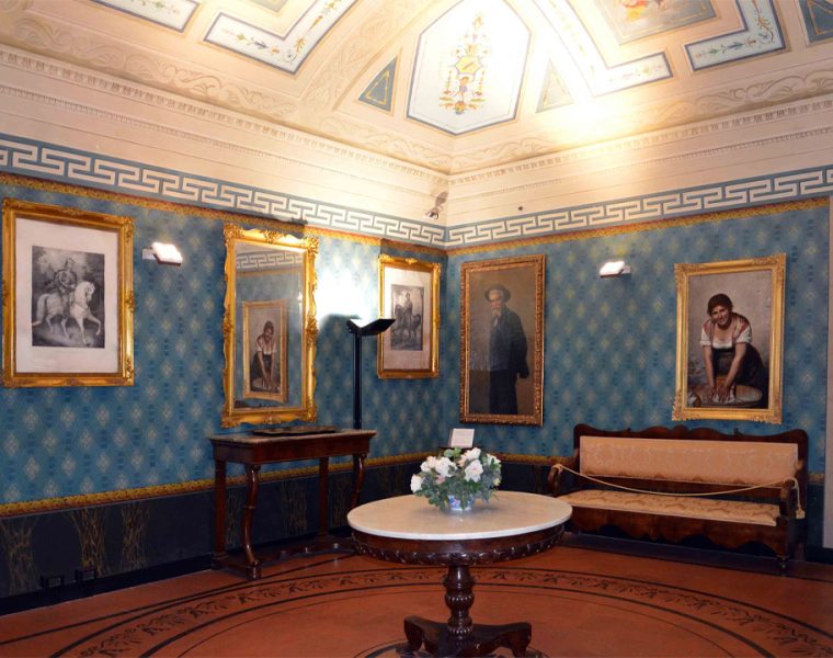 Museo di Pescara interno sala storica con opere e arredi durante le festività