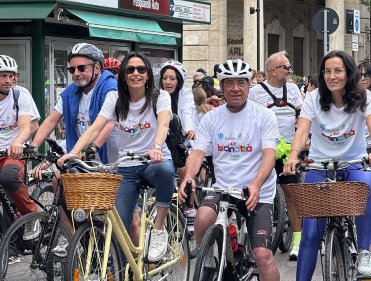 Bicincittà Pescara in bicicletta con i partecipanti lungo le strade del centro