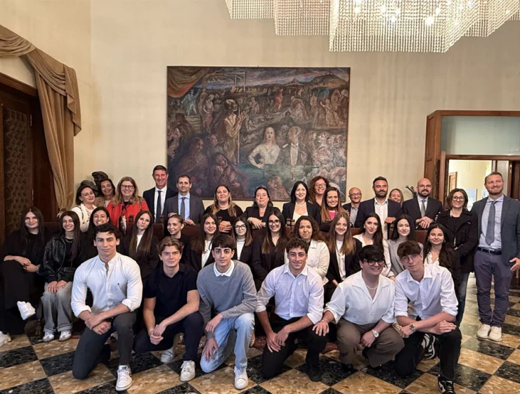 Squadra pescarese di Dire e Contraddire presentata nella sala Giunta del Comune di Pescara.