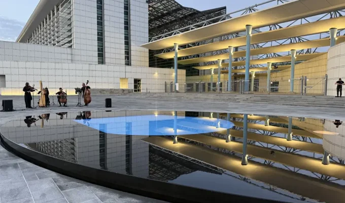 Fontana Ettore Spalletti Pescara restaurata davanti al Palazzo di Giustizia
