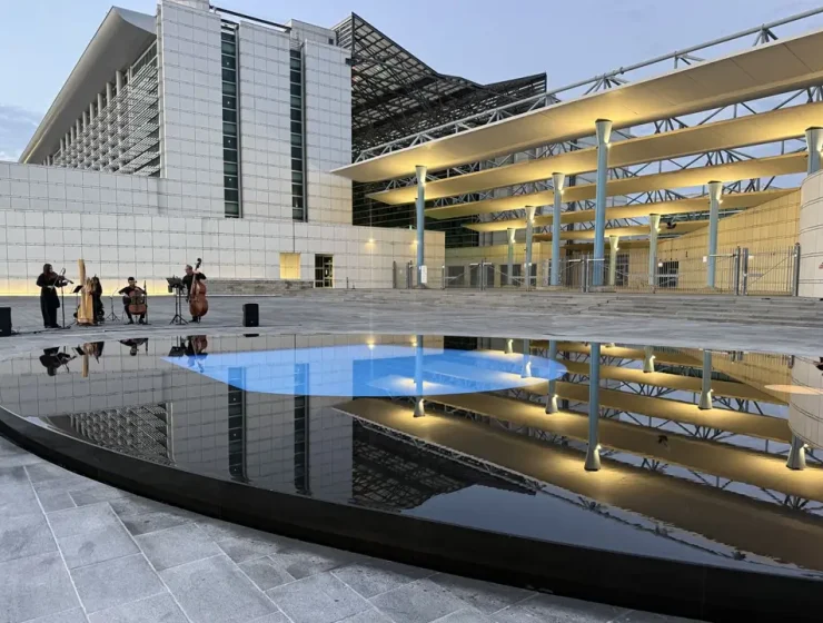 Fontana Ettore Spalletti Pescara restaurata davanti al Palazzo di Giustizia