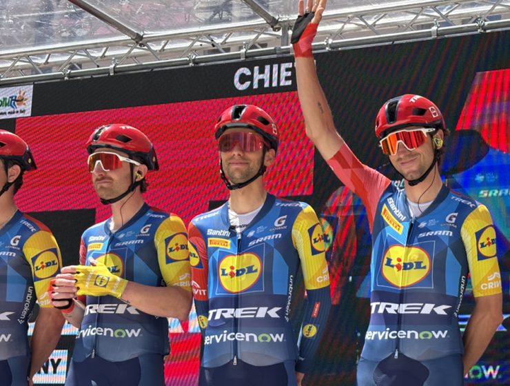 Giulio Ciccone sul palco della partenza del Giro da piazza San Giustino
