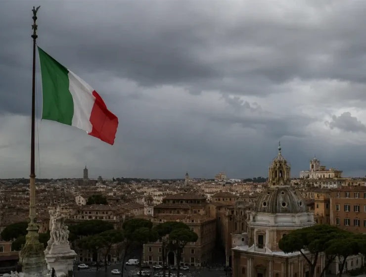 Italia crescita ferma tra debito pubblico, cielo cupo e bandiera italiana su Roma