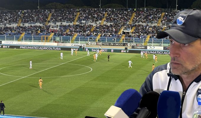 Un’azione di gioco di Pescara-Spezia con Giorgio Gorgone in primo piano durante la notte della retrocessione in C