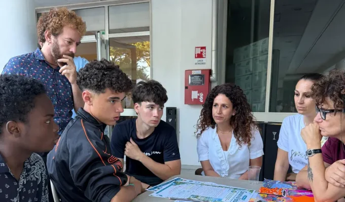 Giovani al lavoro durante il Youth Camp Montesilvano EPIC_IDEA per il Manifesto delle città inclusive.