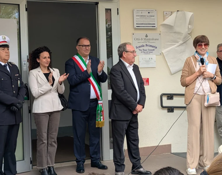 Cerimonia per Don Bruno Cicconetti Montesilvano con sindaco, autorità e comunità scolastica