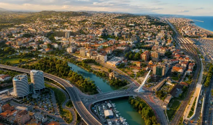 Veduta aerea della Nuova Pescara con fiume, Ponte del Mare e costa adriatica