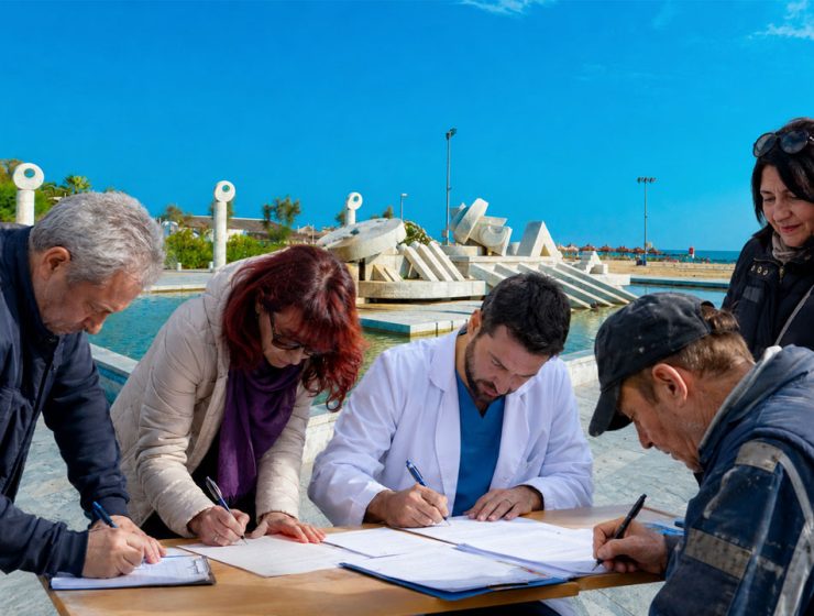 Raccolta firme CGIL Pescara alla Nave di Cascella per lavoro, appalti e sanità pubblica
