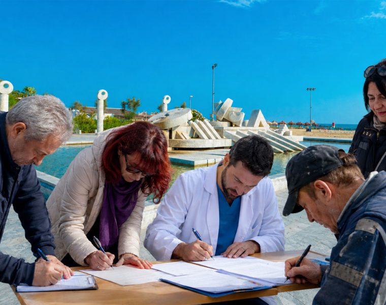 Raccolta firme CGIL Pescara alla Nave di Cascella per lavoro, appalti e sanità pubblica